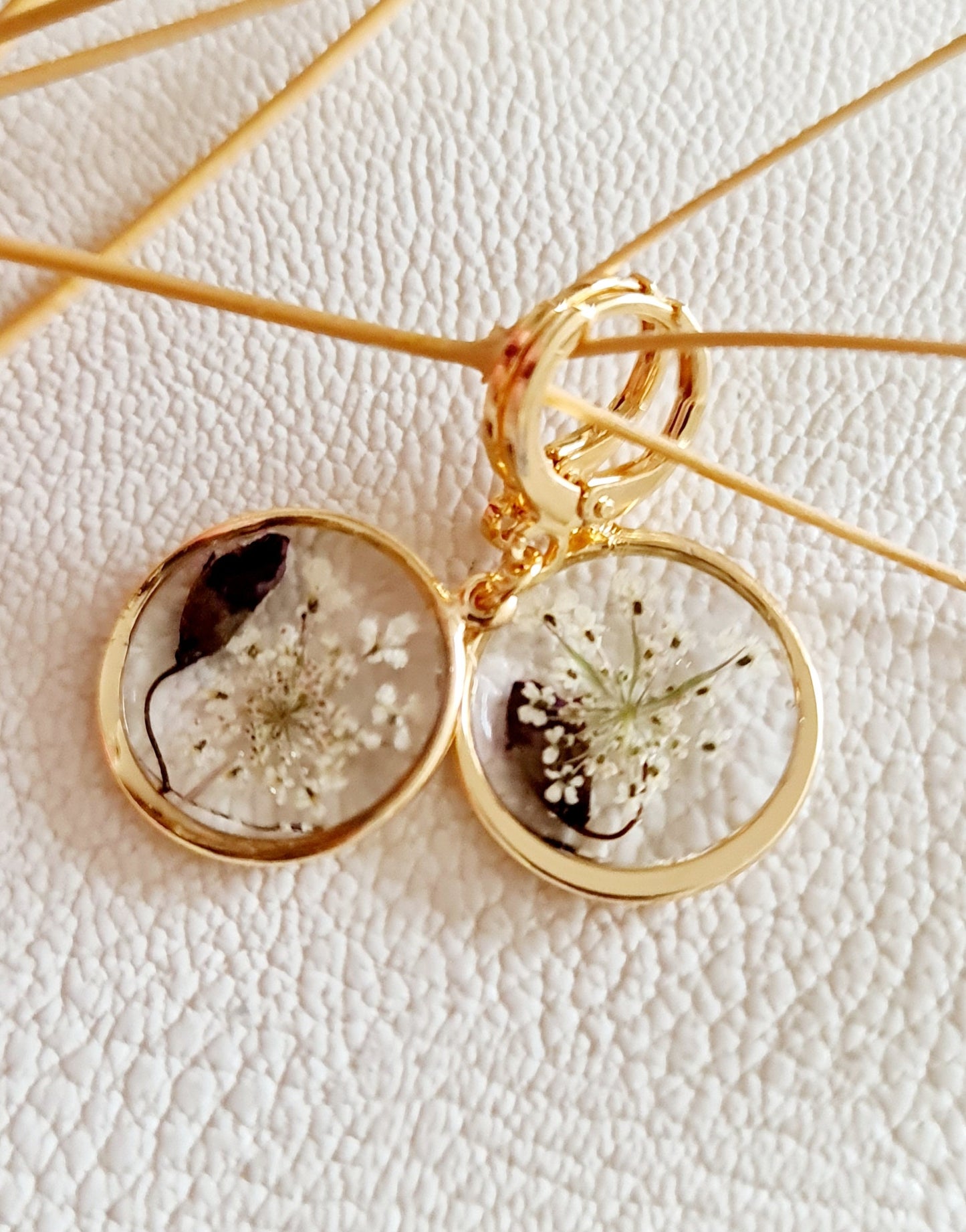 Boucles d'oreilles fleurs de cumin et boutons de glycine naturels séchés, boucles d'oreilles plaqué Or 14 carats