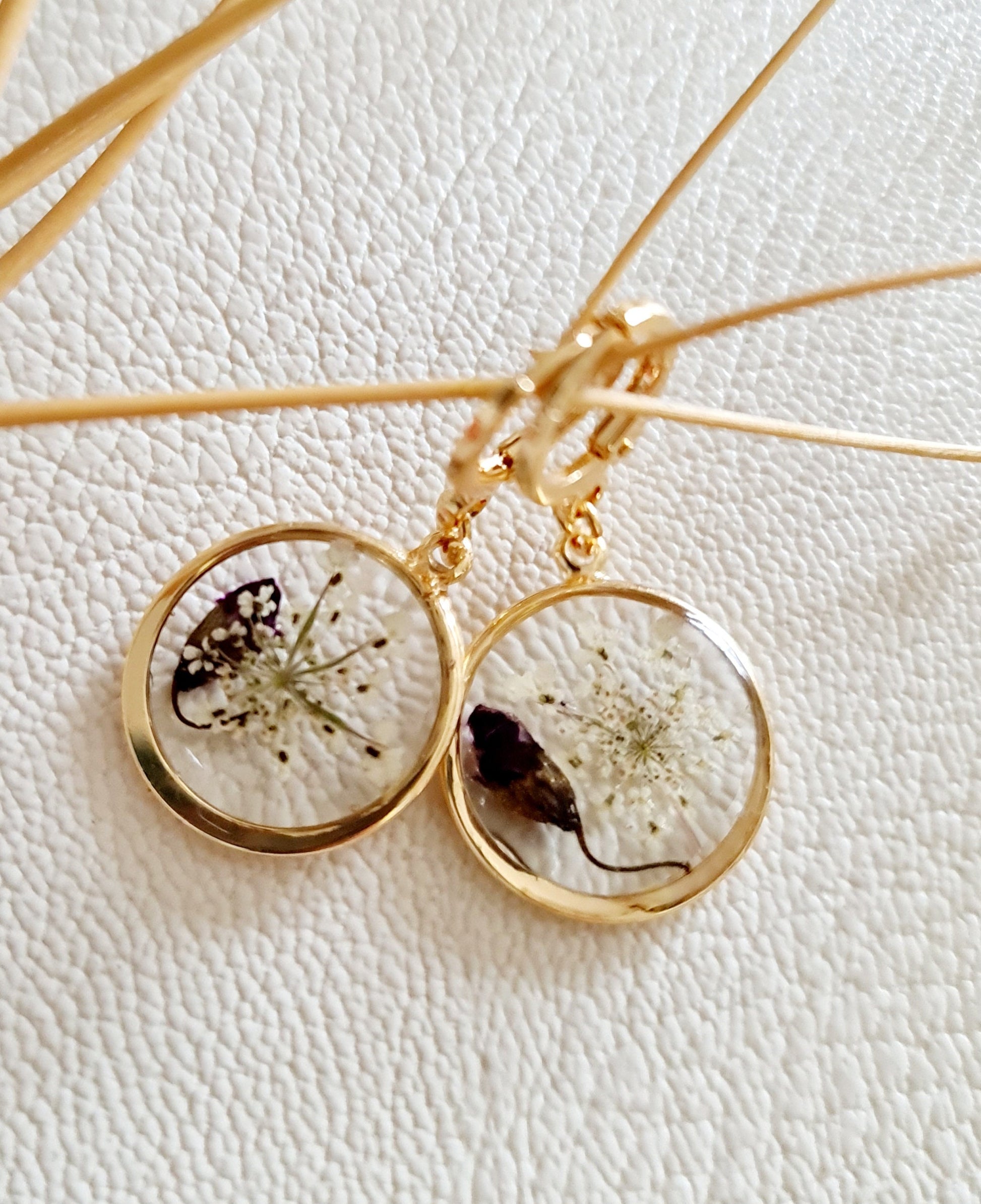 Boucles d'oreilles fleurs de cumin et boutons de glycine naturels séchés, boucles d'oreilles plaqué Or 14 carats