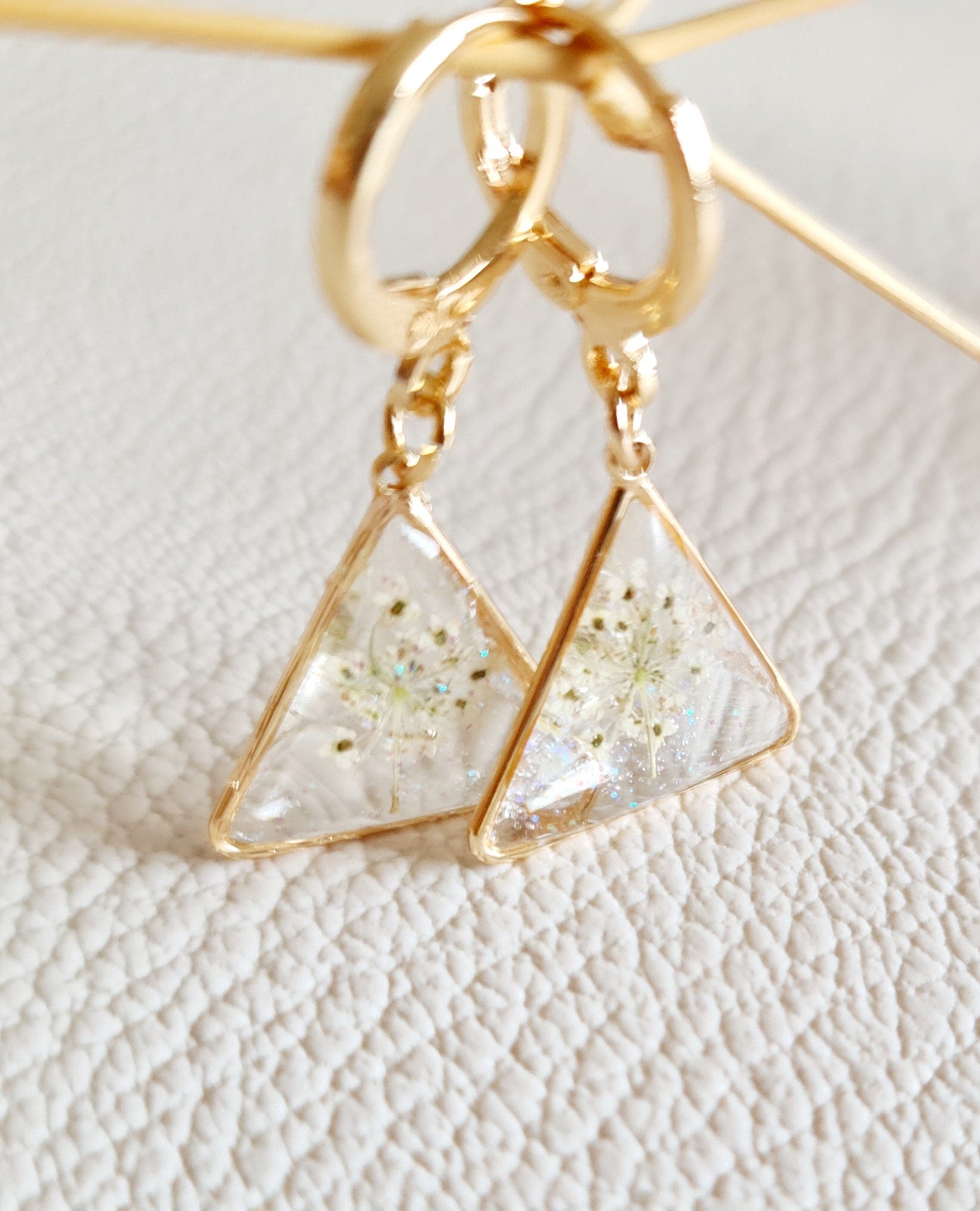 Boucles d'oreilles fleurs de cumin naturelles séchées, boucles d'oreilles plaqué Or 14 carats, bijoux géométriques