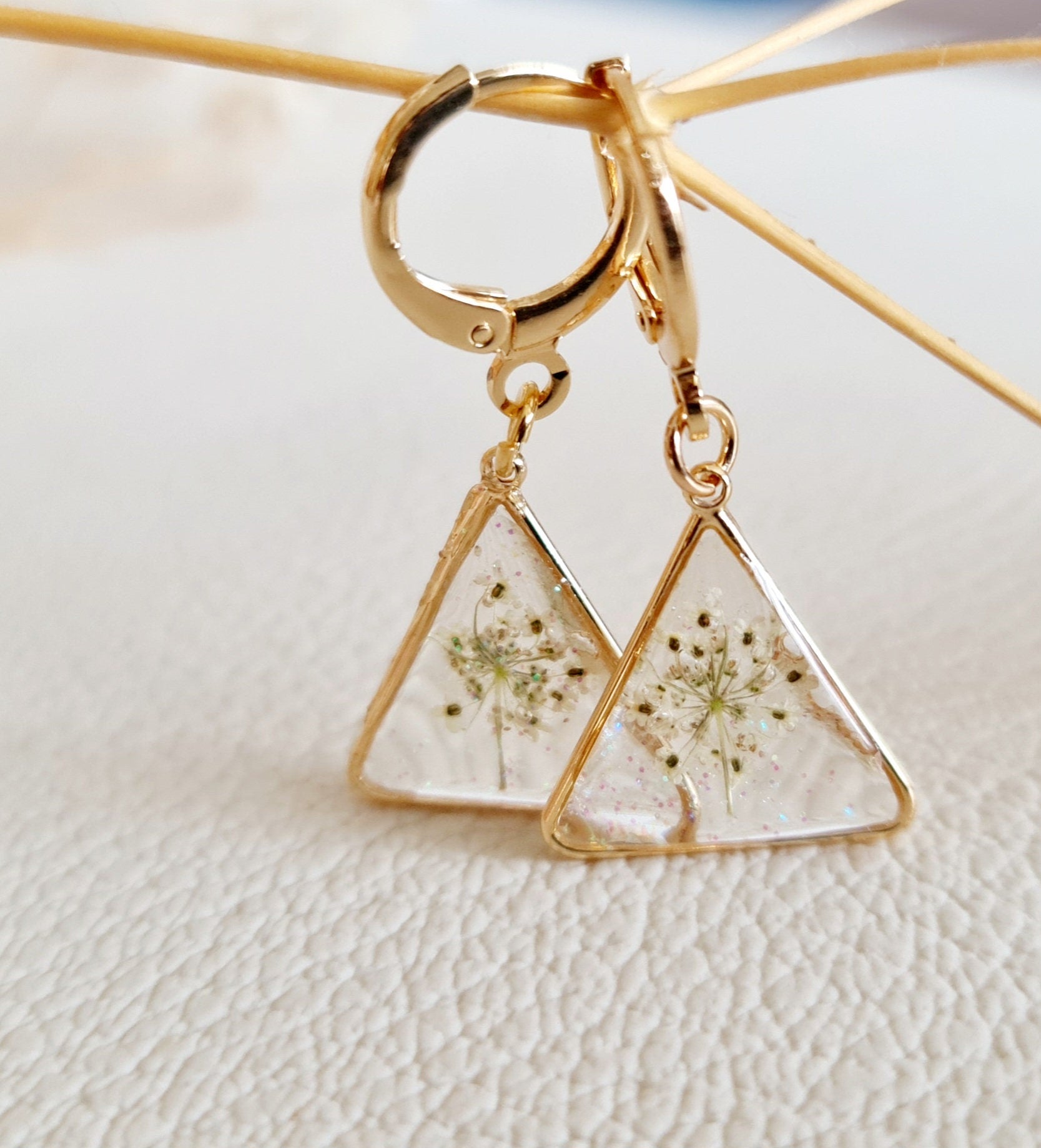 Boucles d'oreilles fleurs de cumin naturelles séchées, boucles d'oreilles plaqué Or 14 carats, bijoux géométriques