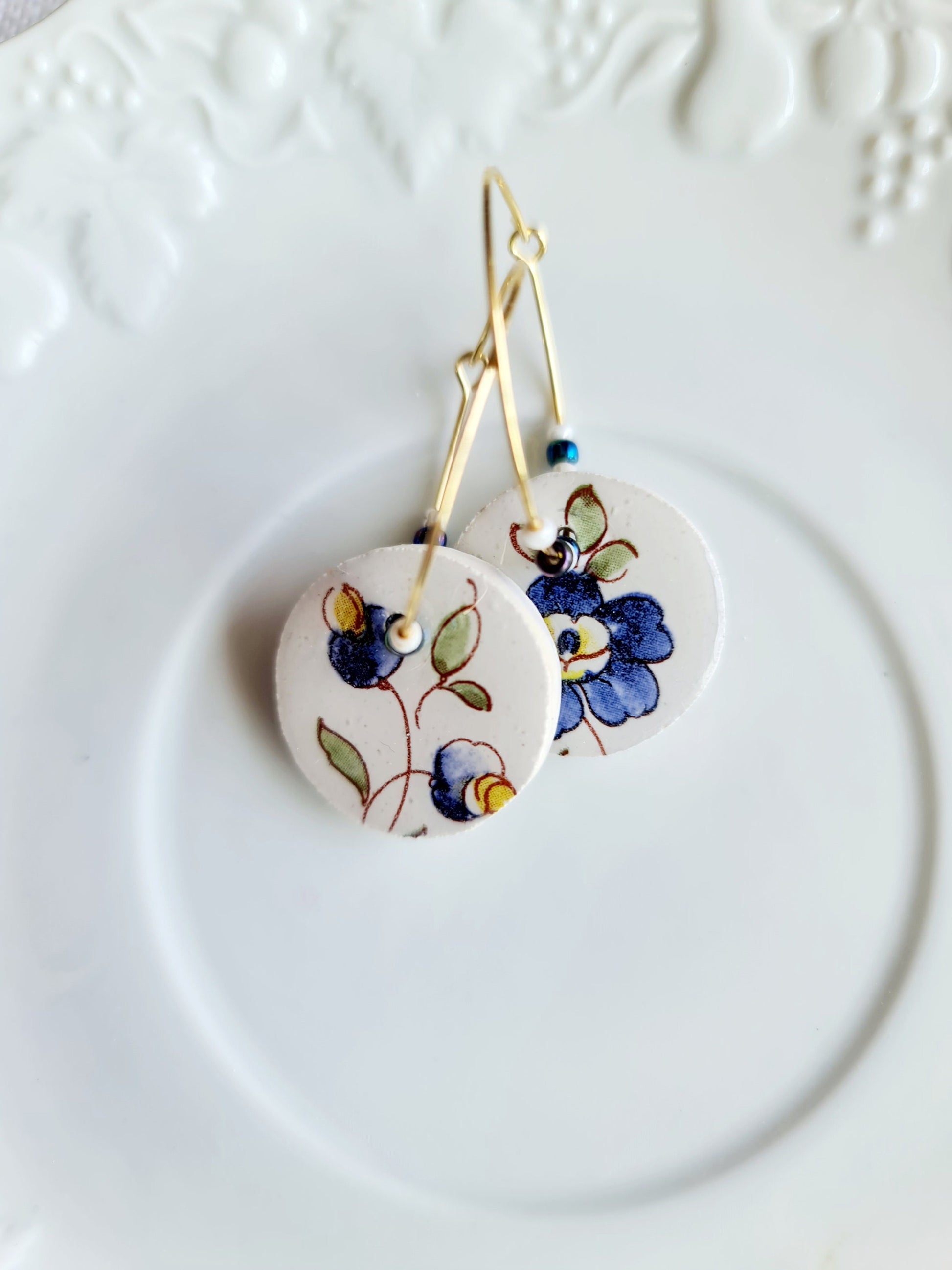 Bijoux en faïence assiette cassée, boucles d'oreilles fleurs, bijoux recyclés, Créoles plaqué Or, cadeau fête des mères, cadeau anniversaire