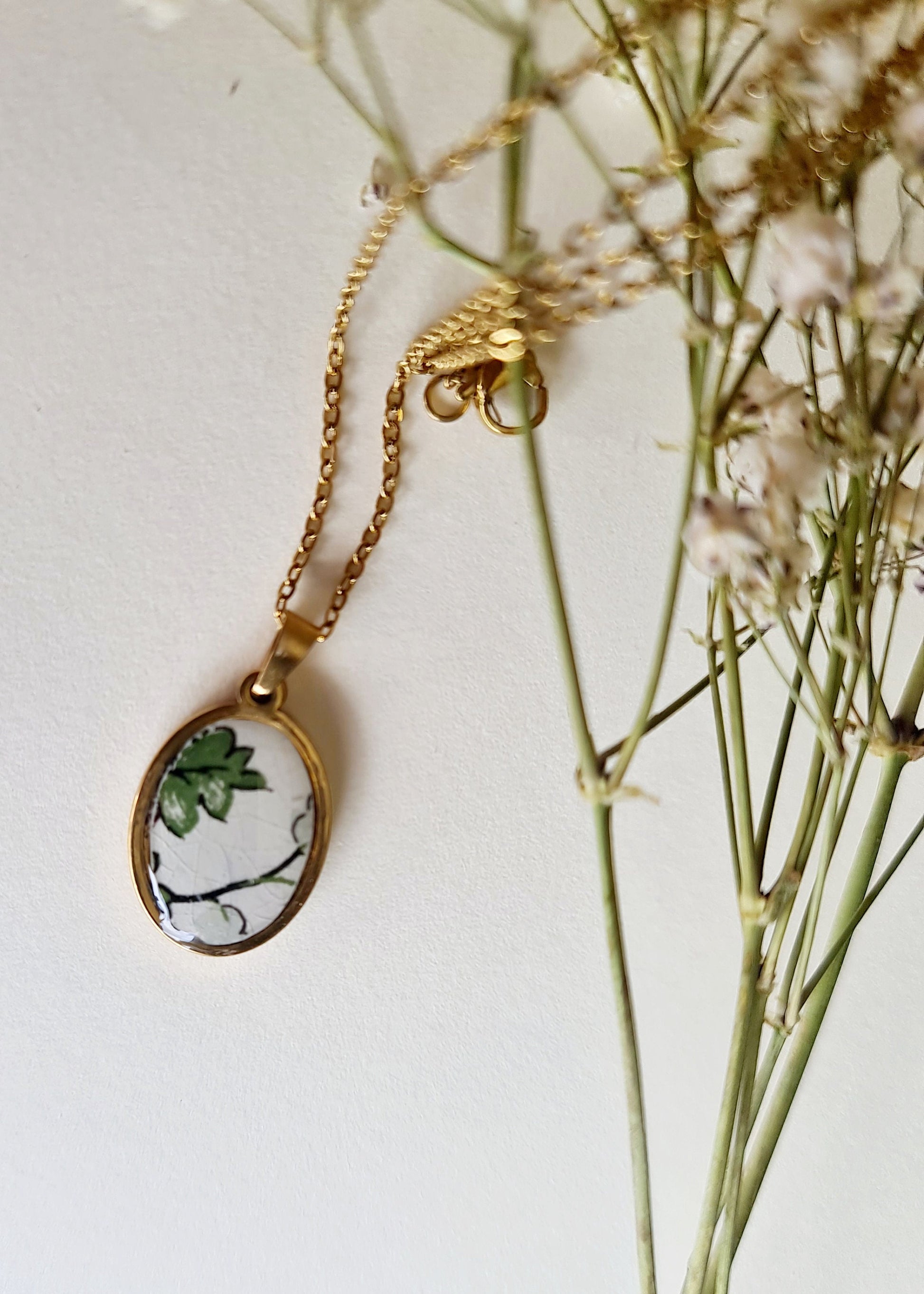 Bijoux en assiette faïence Amandinoise cassée, collier pendentif fleurs Amande, bijoux recyclés, cadeau fête des mères, cadeau anniversaire