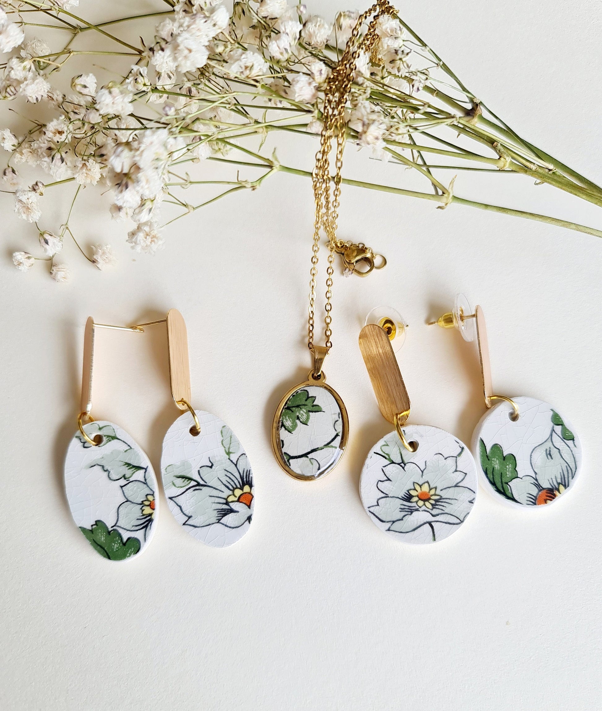 Bijoux en assiette faïence Amandinoise cassée, collier pendentif fleurs Amande, bijoux recyclés, cadeau fête des mères, cadeau anniversaire