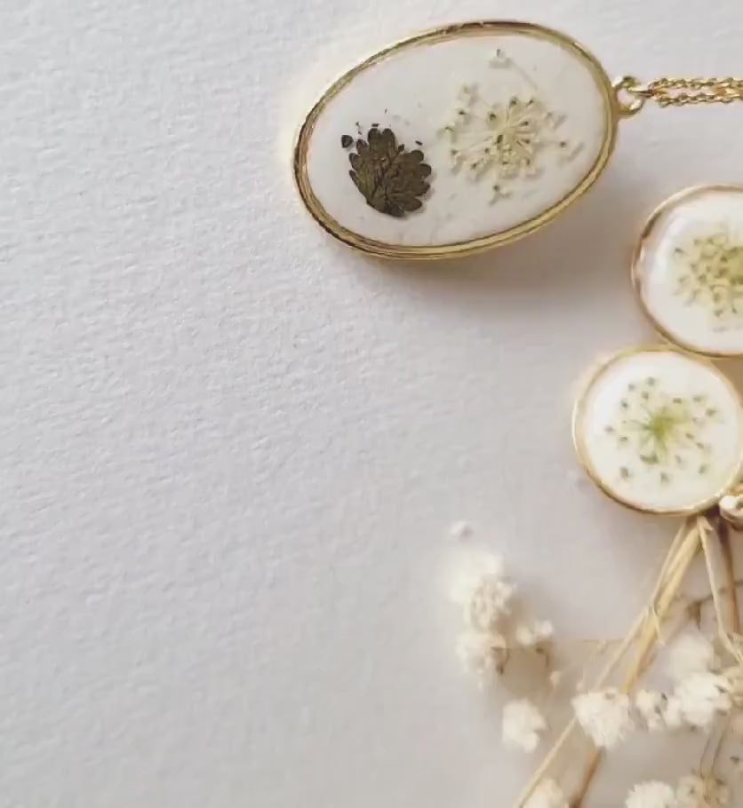 Parure plaqué Or 14 carats, fleurs de cumin naturelles séchées sur argile blanche, bijoux uniques