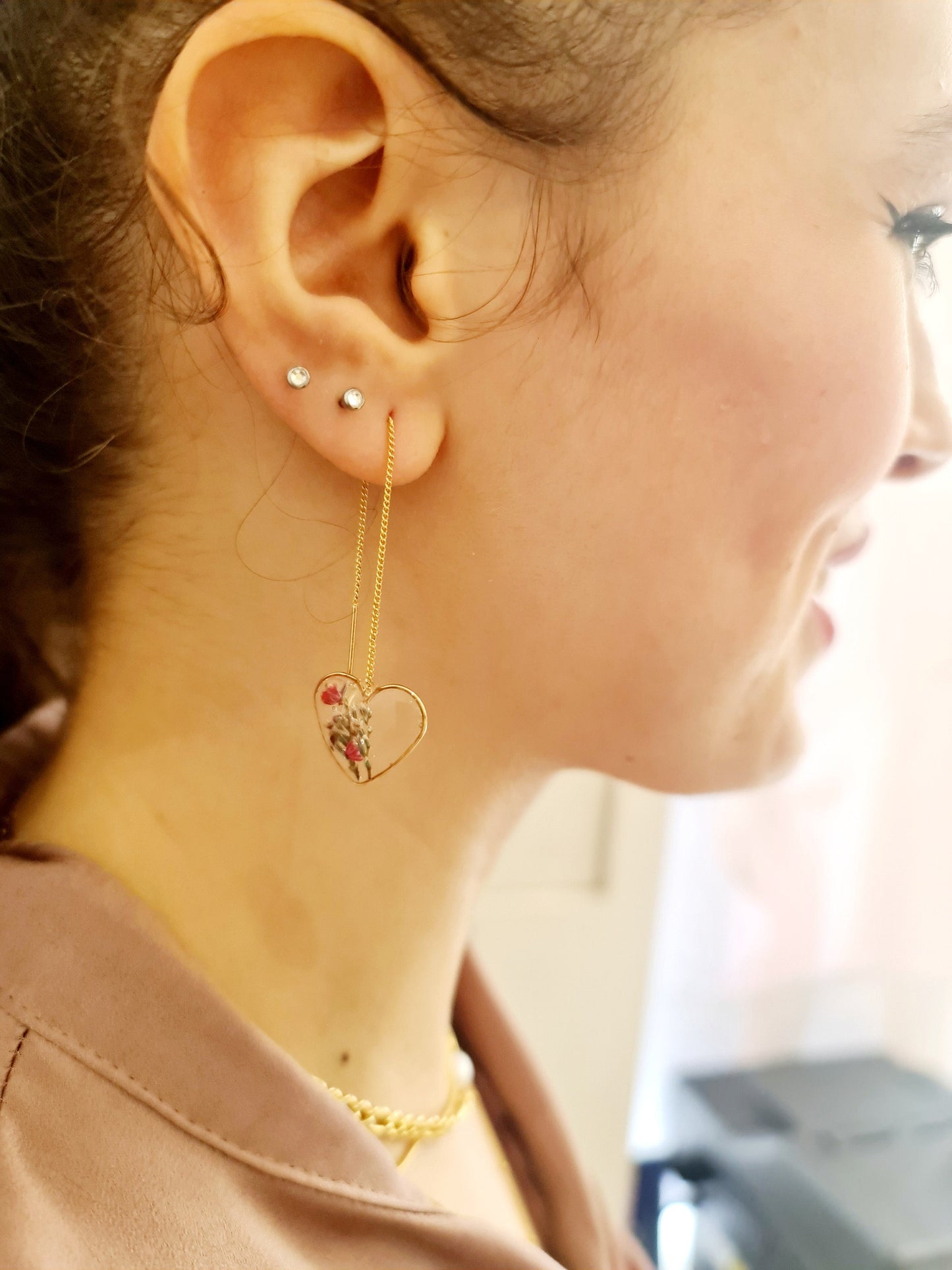 Boucles d'oreilles tombantes, pétales de fleurs séchées, plaqué Or, antiallergiques, bijou minimaliste