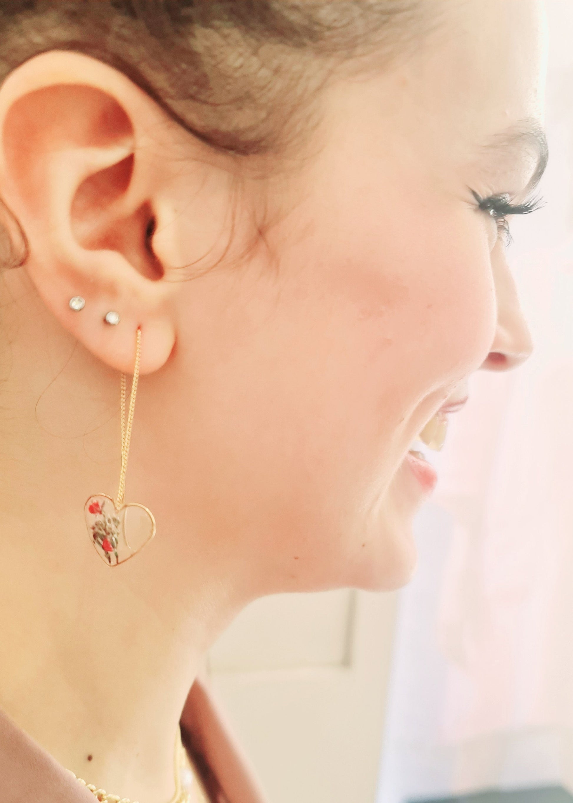 Boucles d'oreilles tombantes, pétales de fleurs séchées, plaqué Or, antiallergiques, bijou minimaliste