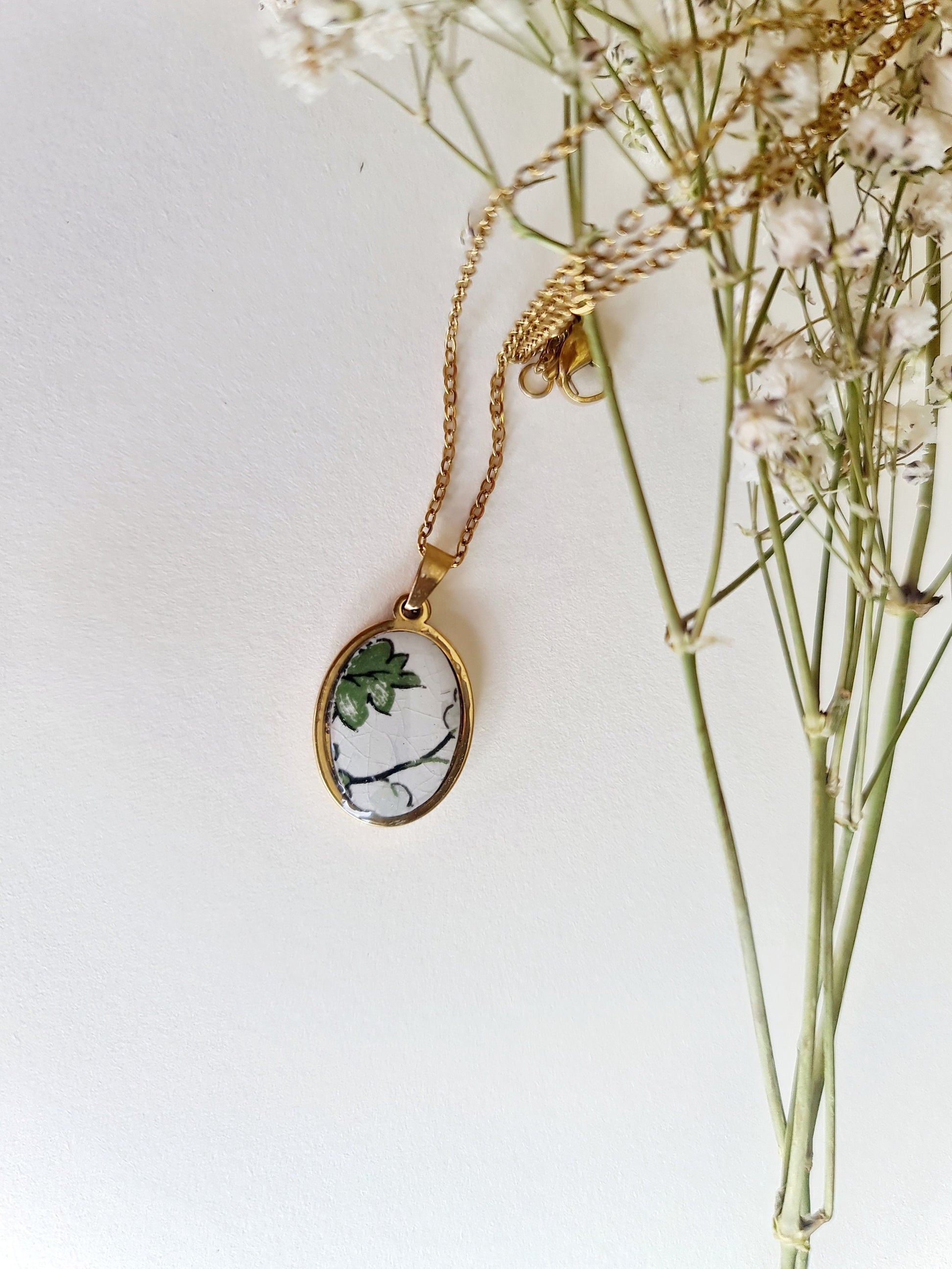 Bijoux en assiette faïence Amandinoise cassée, collier pendentif fleurs Amande, bijoux recyclés, cadeau fête des mères, cadeau anniversaire