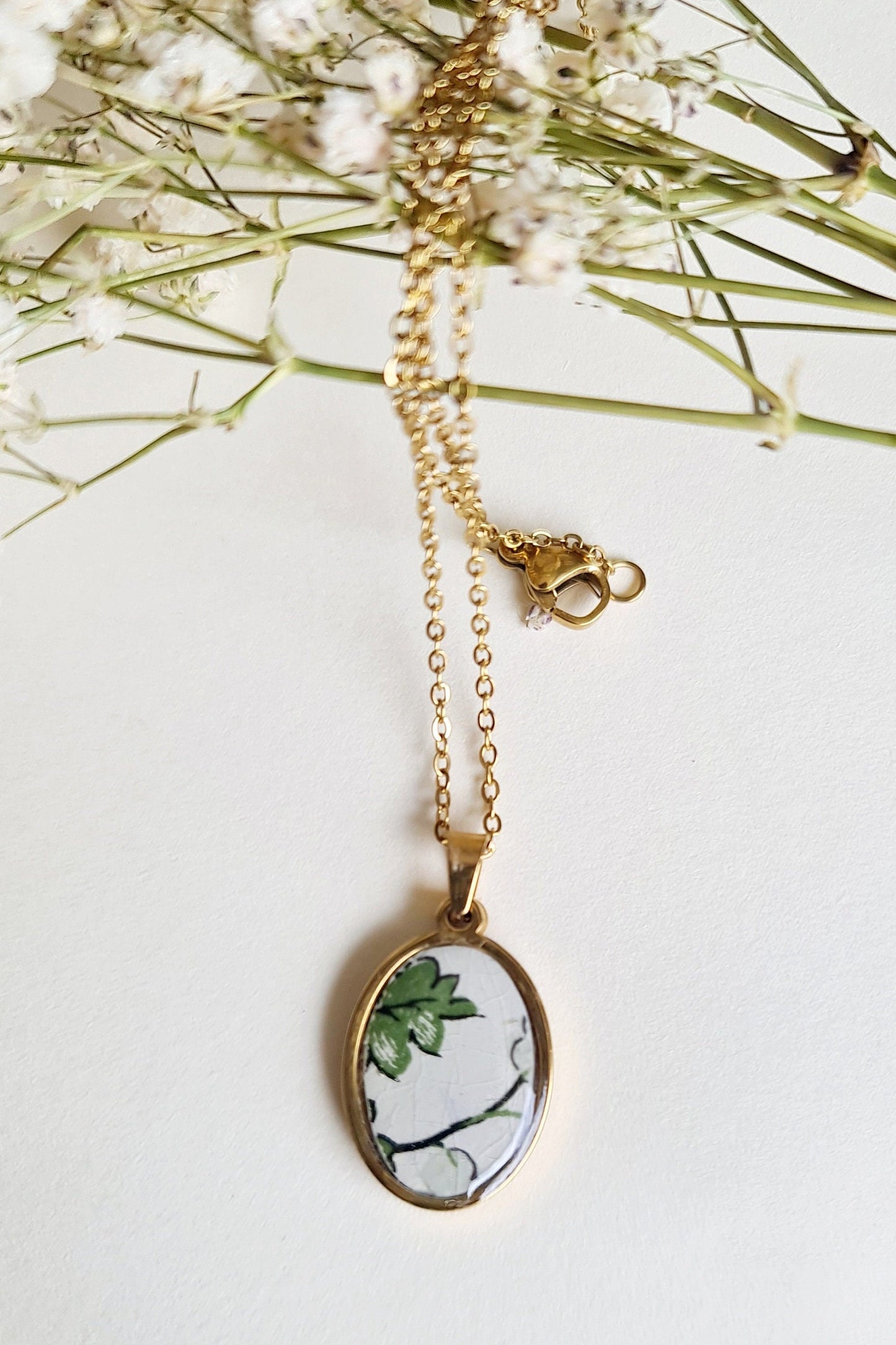 Bijoux en assiette faïence Amandinoise cassée, collier pendentif fleurs Amande, bijoux recyclés, cadeau fête des mères, cadeau anniversaire