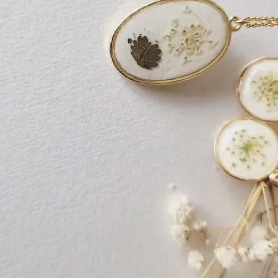 Parure plaqué Or 14 carats, fleurs de cumin naturelles séchées sur argile blanche, bijoux uniques