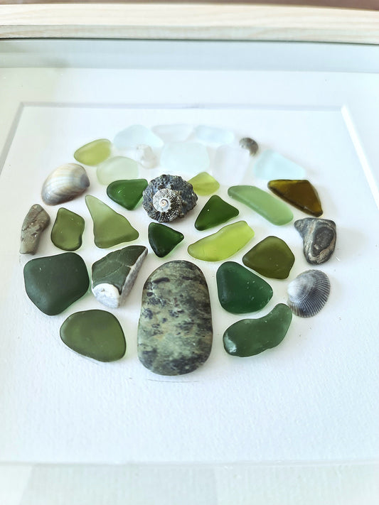 Tableau en verre de mer et coquillages – “Écume Marine” | Art mural fait main, déco nature, artisanat français, pebble art
